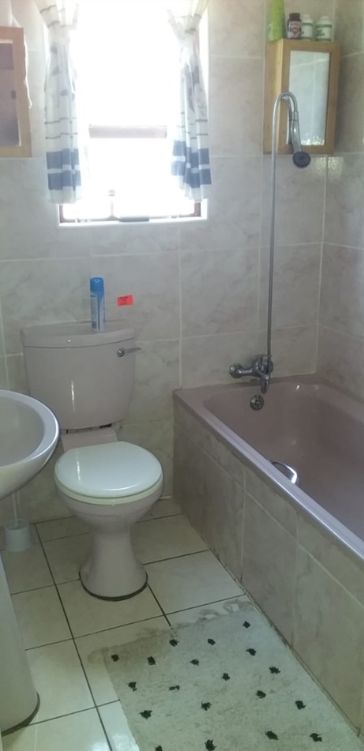 2 Bedroom Property for Sale in Blikkiesdorp Eastern Cape